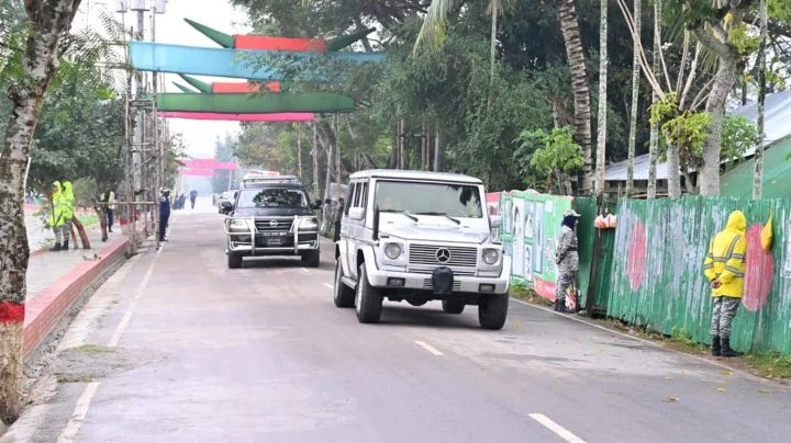 সরকারি প্রটোকল ছাড়া কোটালীপাড়ায় গেলেন শেখ হাসিনা