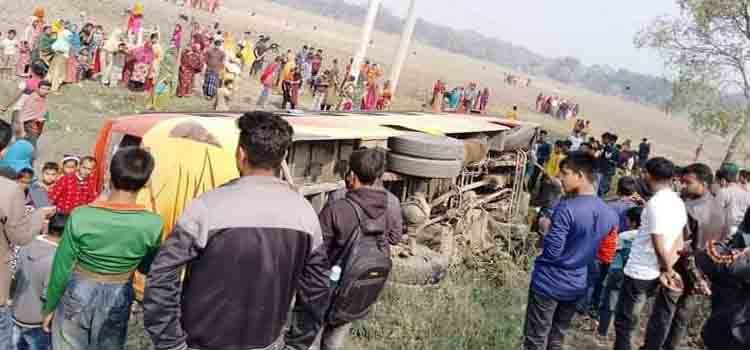 মেহেরপুর-কুষ্টিয়া সড়কের ভয়াবহ বাস দুর্ঘটনা, নারী-শিশুসহ আহত ৩০