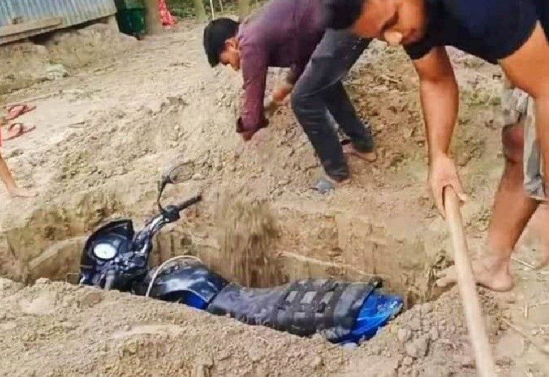 মোটরসাইকেল কবর দেওয়ার ঘটনা সাজানো নাটক