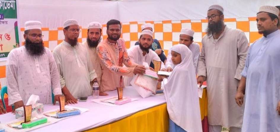 জামালপুরে বৃত্তিপ্রাপ্ত ২০ মাদ্রাসা শিক্ষার্থীর মাঝে সম্মাননা স্মারক প্রদান