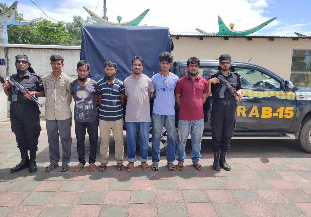 রোহিঙ্গা ক্যাম্পের ত্রাস আরসার সামরিক কমান্ডার নূর মোহাম্মদ সহ গ্রেপ্তার ৬