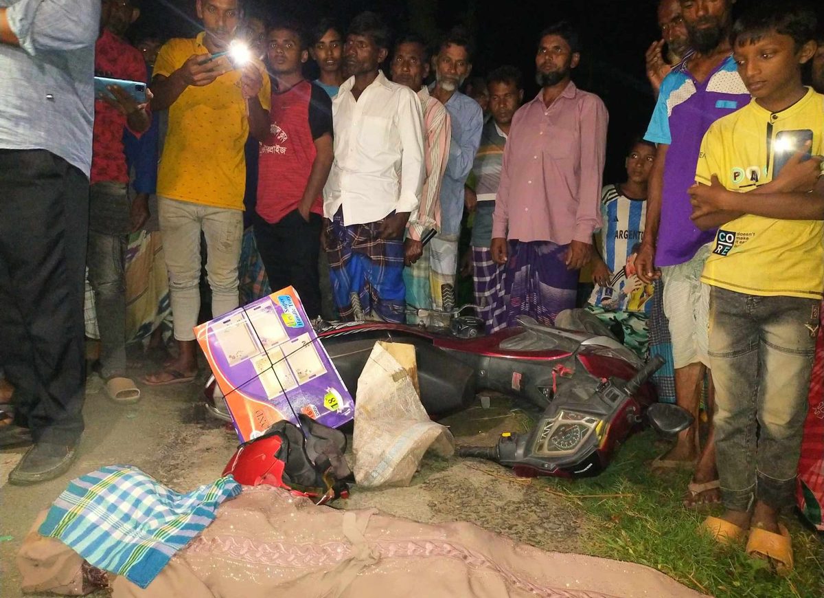 মোটরসাইকেলের পাশেই পড়েছিল এনজিও কর্মীর লাশ
