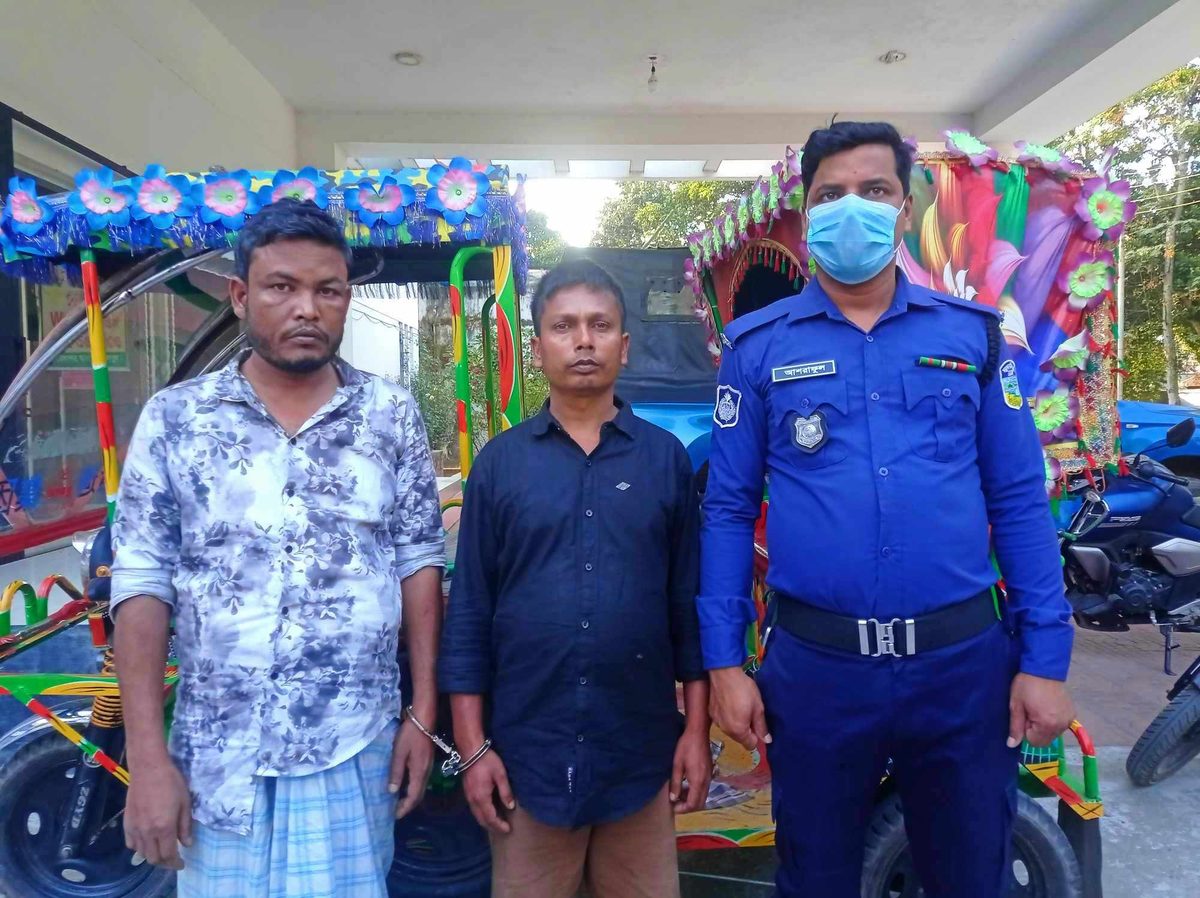 যাত্রী সেজে অটোরিকশা ছিনতাই করেন তারা