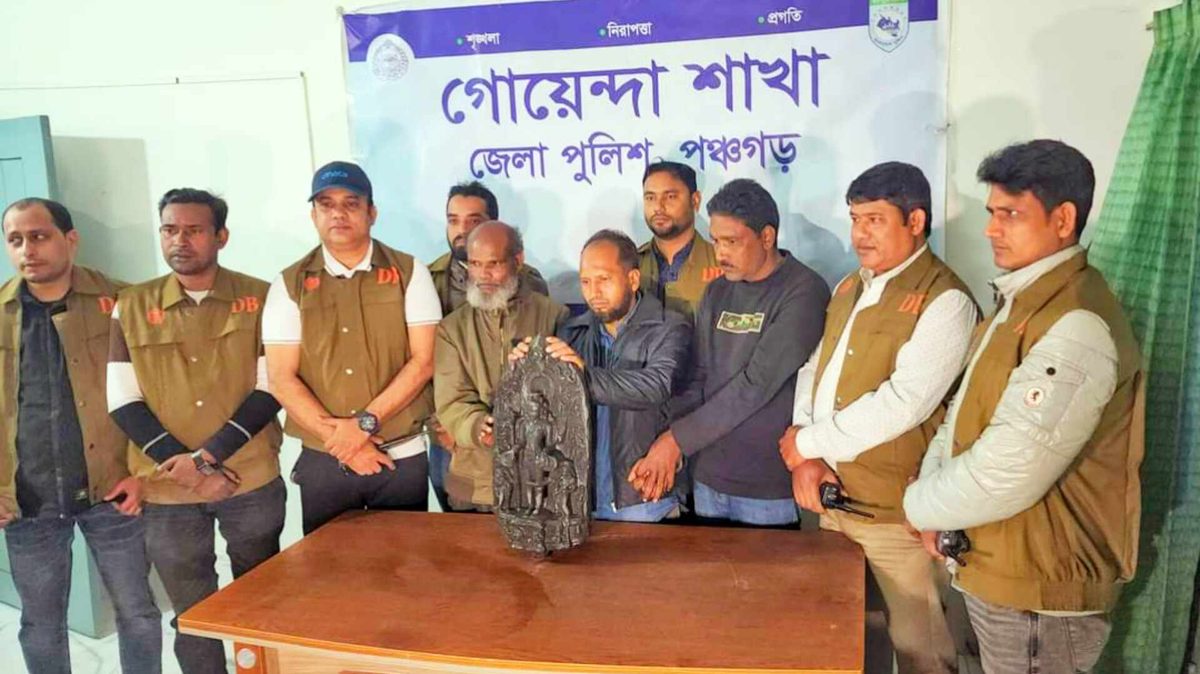 দেবীগঞ্জে ১৭ কেজি ওজনের কষ্টি পাথরের মূর্তি উদ্ধার