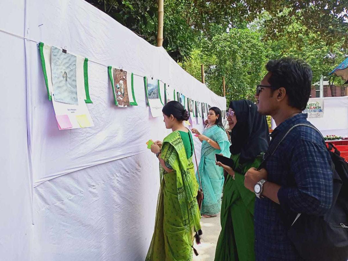 প্লাস্টিক দূষণের বিরুদ্ধে সচেতনতায় রাবিতে আলোকচিত্র প্রদর্শনী