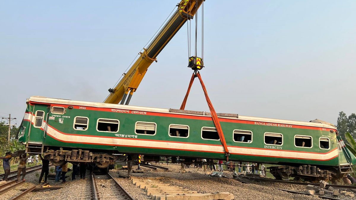 ২৭ ঘণ্টায়ও শেষ হয়নি 'সোনার বাংলা' এক্সপ্রেসের উদ্ধার কাজ