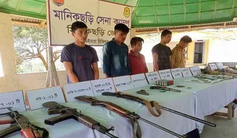 খাগড়াছড়িতে অস্ত্রসহ মগপার্টির ৫ সদস্য আটক