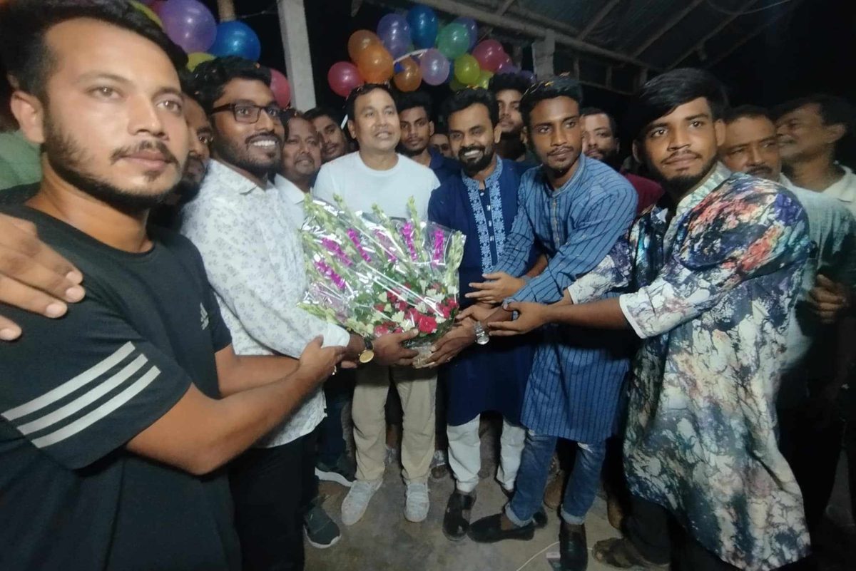 ছাত্রলীগকে অহেতুক জ্ঞান দিবেন না : টোকেন চৌধুরী