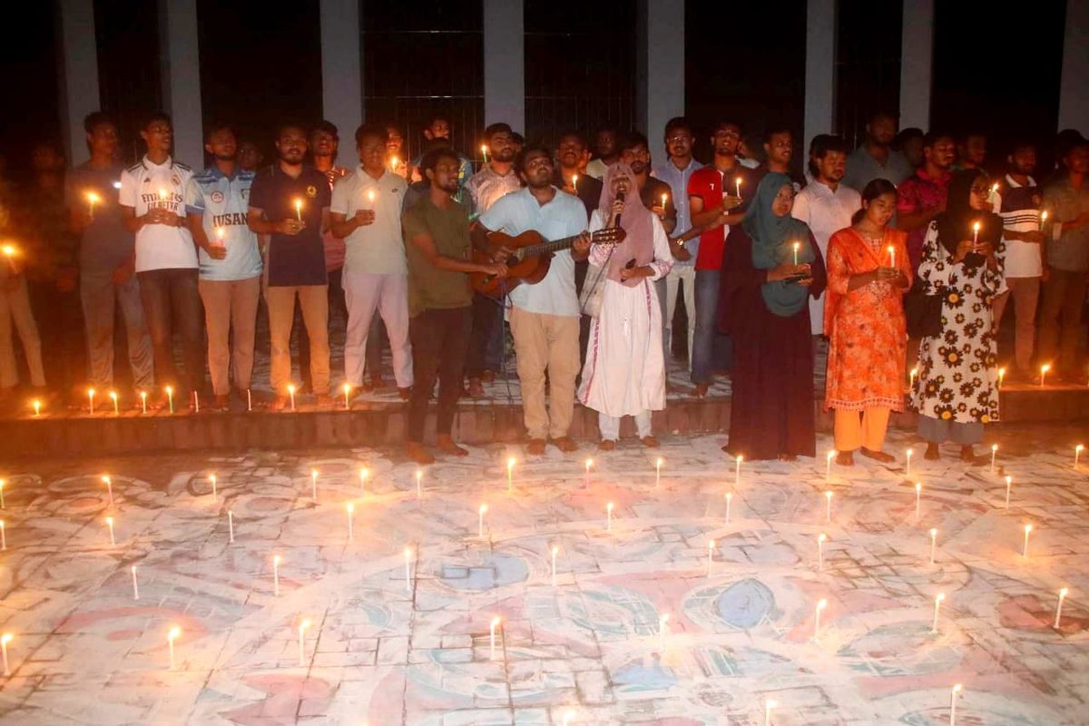 কোটা আন্দোলনে শহীদদের স্মরণে ইবিতে মোমবাতি প্রজ্বলন