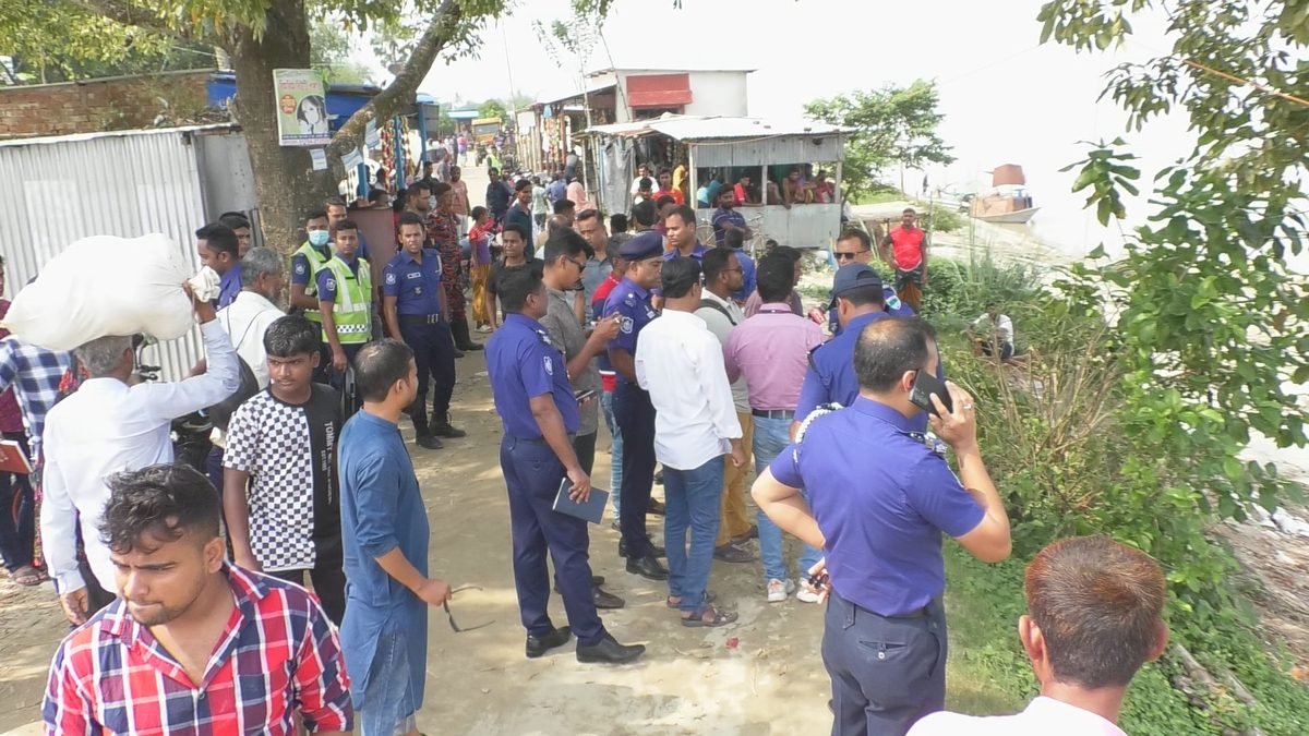 জেলেদের সাথে সংঘর্ষে পুলিশের দুই এএস আই নিখোঁজ