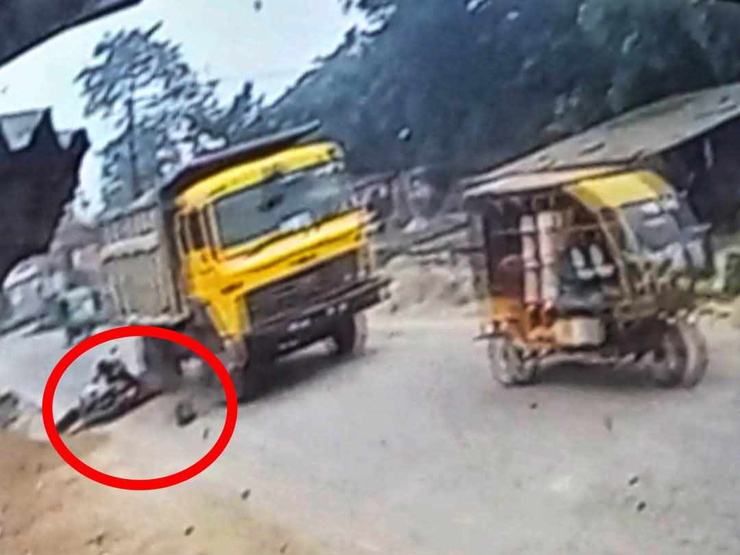 ড্রাম ট্রাকের চাকায় পিষ্ট হয়ে মোটরসাইকেল আরোহীর মৃত্যু
