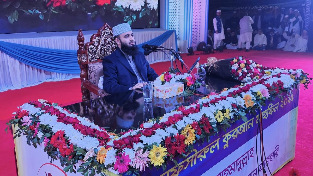 যশোরে আজহারীর মাহফিলে মানুষের ঢল,পদদলিত হয়ে আহত ৩০