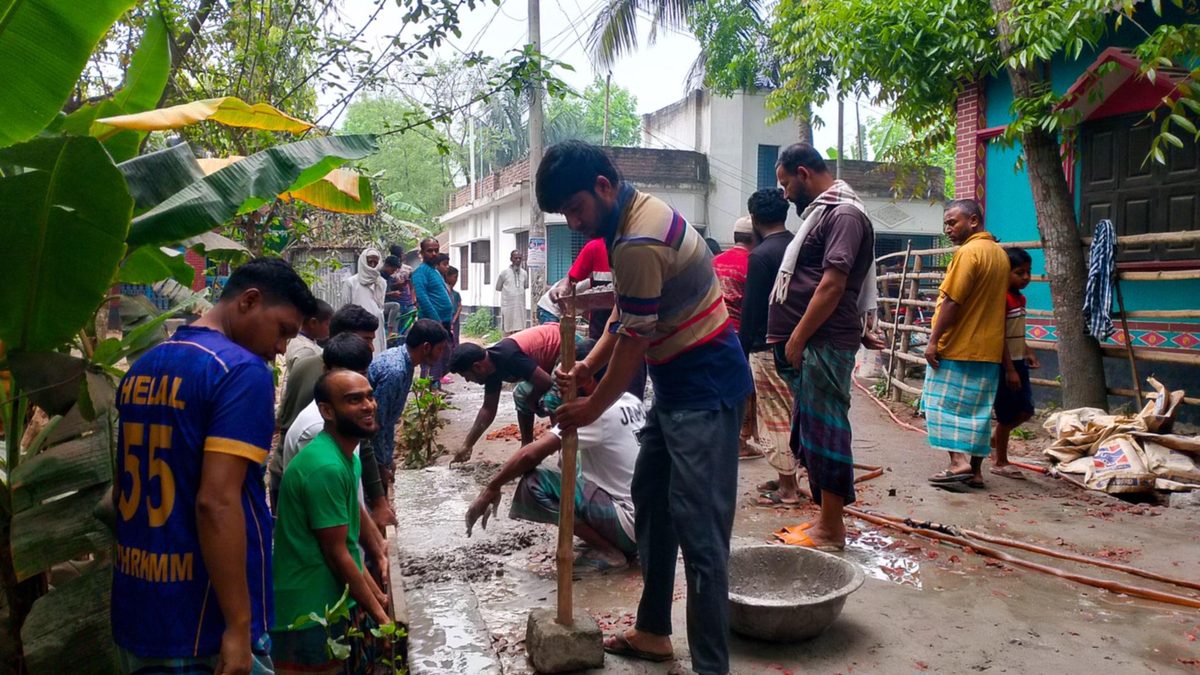 কুমারখালীতে স্বেচ্ছাশ্রমে রাস্তা সংস্কার করলো আন-নূর সেবা সংস্থা