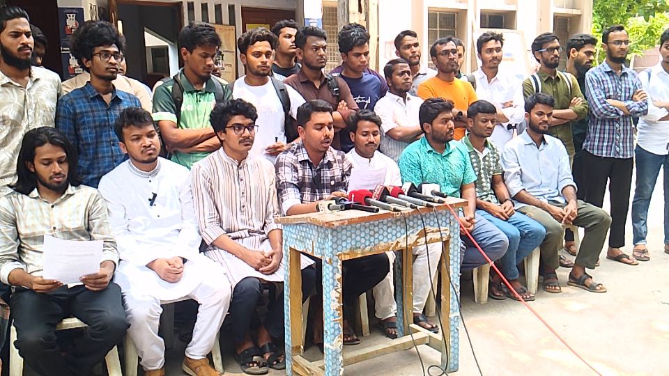 রাকসু’র খসড়া ভোটার তালিকা প্রকাশ,সাবেক সমন্বয়কদের ৪ দাবি