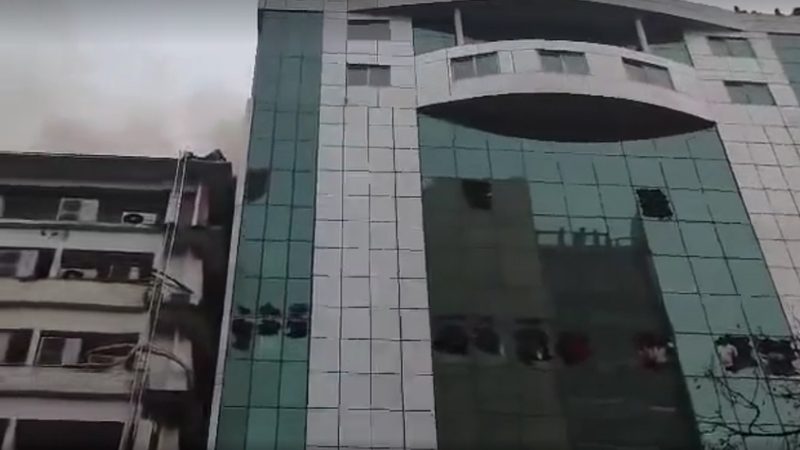 মহাখালীতে খাজা টাওয়ারে আগুন