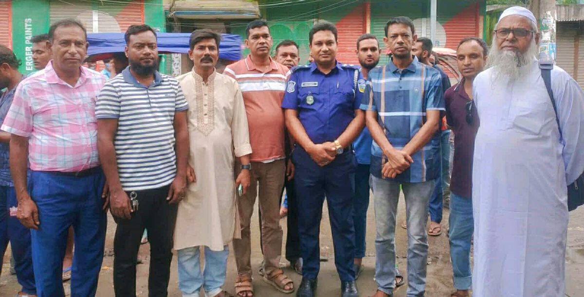 ৩০ বছরের বিরোধ মীমাংসা করলো পুলিশ,আনন্দে কাঁদল দুই পরিবার