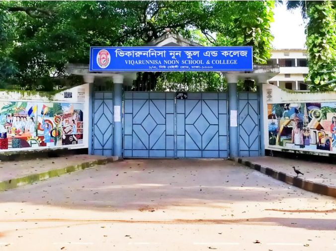 'হিজাব' পরায় ২২ শিক্ষার্থীকে ক্লাস থেকে বের করে দিলেন শিক্ষিকা