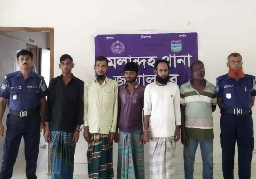 জুয়ার আসর থেকে আ.লীগ নেতাসহ আটক ৫