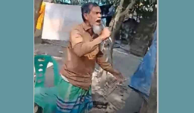 মোবাইল ফোন চুরি ,মাইক ভাড়া করে চোরকে গালিগালাজ
