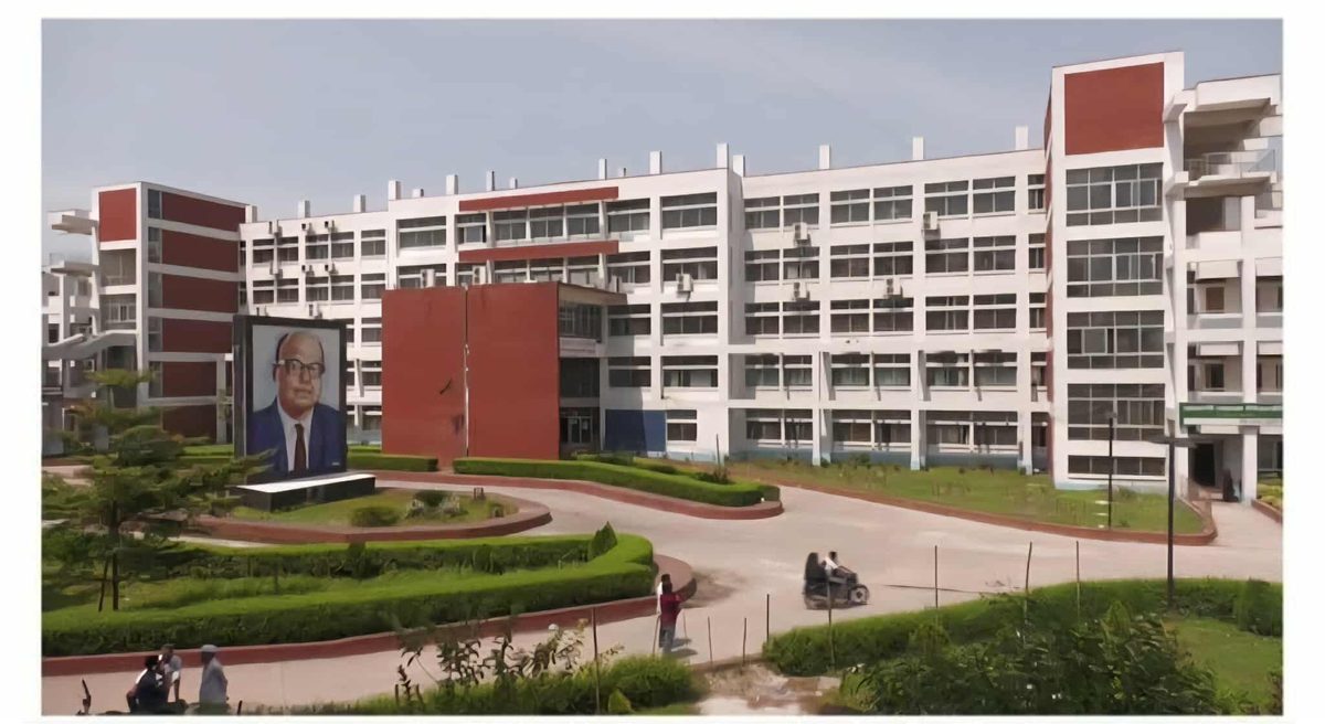 বেসরকারি হাসপাতালে না যাওয়ায় রোগীকে লাথি মারার অভিযোগ কর্তব্যরত চিকিৎসকের বিরুদ্ধে