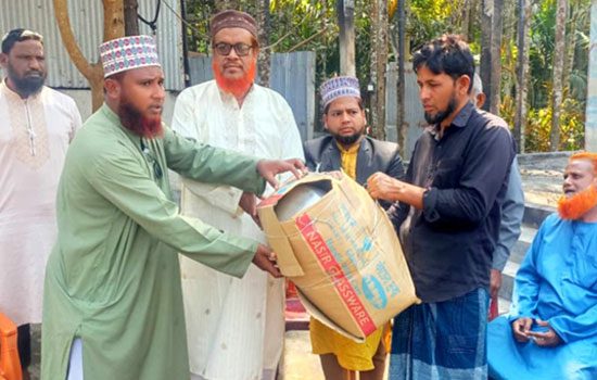 দেবীগঞ্জে আগুনে ক্ষতিগ্রস্ত পরিবারের পাশে দাঁড়ালো জামায়াতে ইসলামী