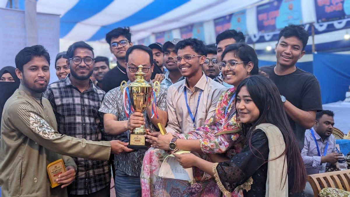 রাঙ্গামাটিতে বিতর্ক প্রতিযোগিতায় চ্যাম্পিয়ন রাবিপ্রবি