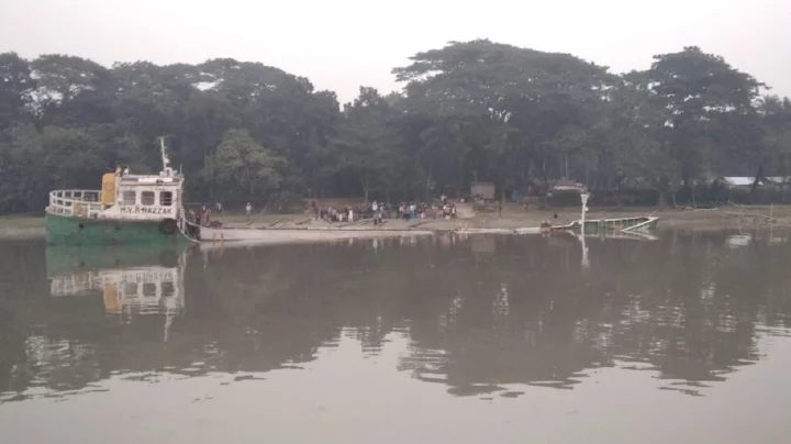 ভৈরব নদে ৮২০ টন কয়লা বোঝাই কার্গো জাহাজ ডুবি