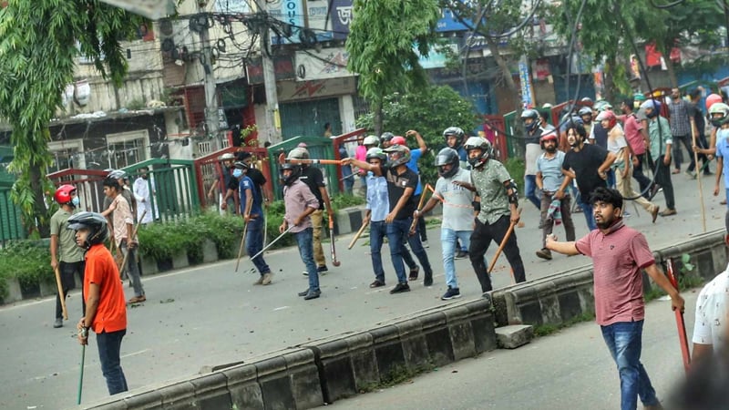 সায়েন্সল্যাবে শিক্ষার্থী ও ছাত্রলীগের মধ্যে সংঘর্ষ