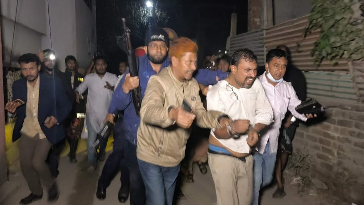 স্ত্রীকে হত্যার পর মরদেহ পোড়ানোর চেষ্টা,স্বামী আটক