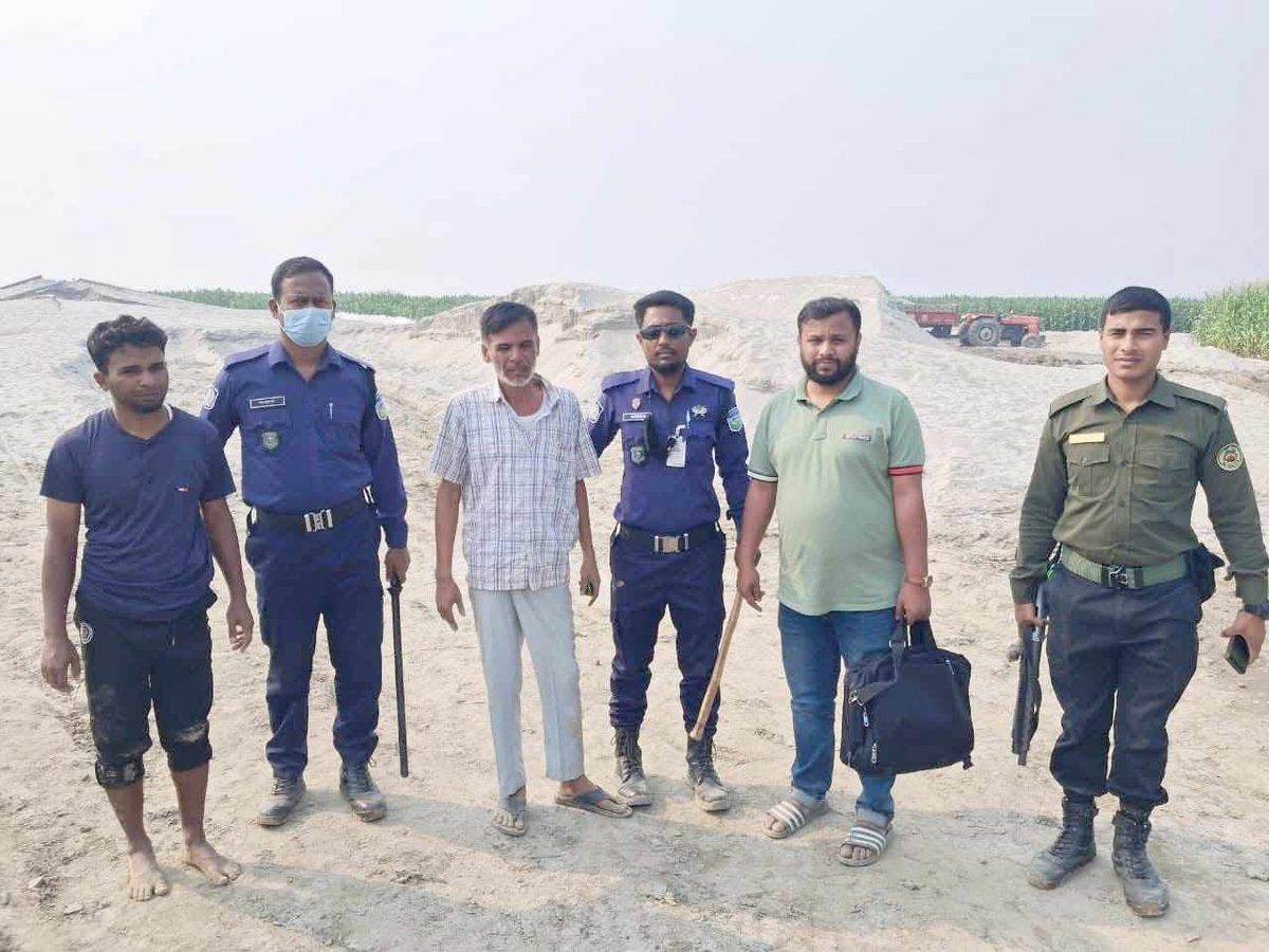 জামালপুরে অবৈধ বালু উত্তোলনের বিরুদ্ধে অভিযান,২ জনের কারাদণ্ড