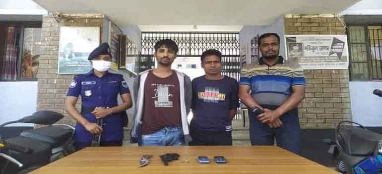 খোকসায় অস্ত্র সহ দুই মোটরসাইকেল ছিনতাইকারী আটক