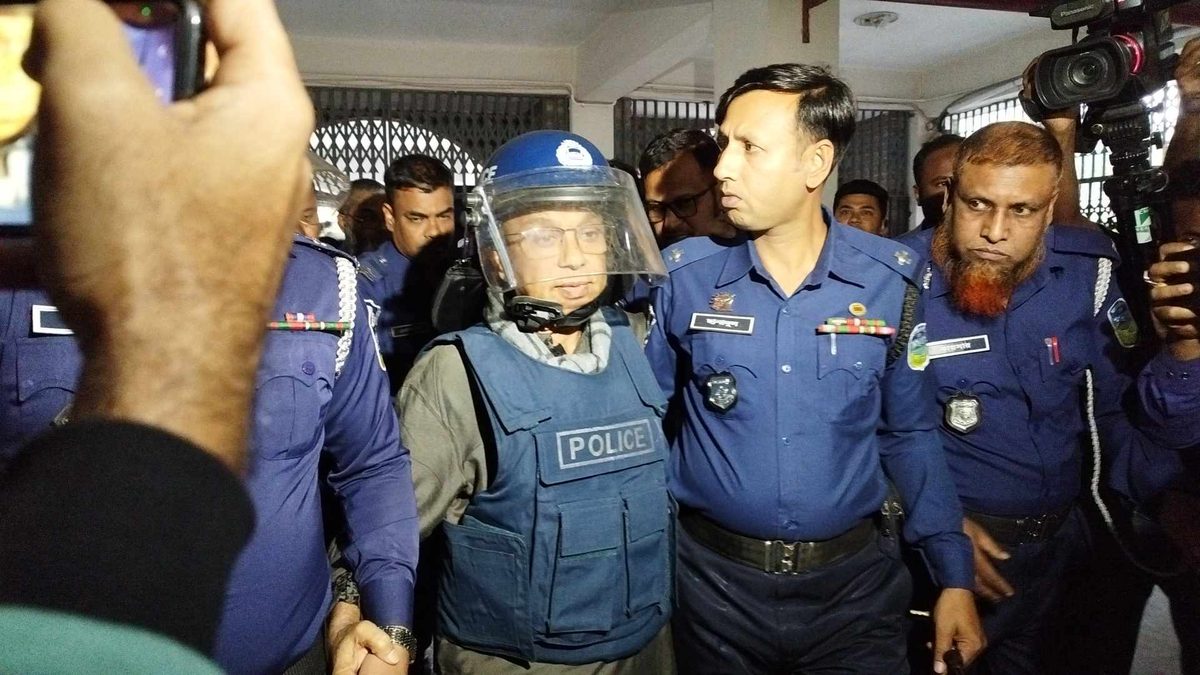 জামালপুর আদালতে আবুল কালাম আজাদ, বাইরে ফাঁসির দাবিতে বিক্ষোভ