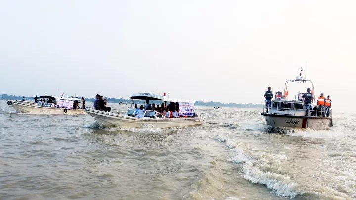 মেঘনায় টাস্কফোর্সের অভিযানে দুর্বৃত্তদের হামলা, পুলিশসহ আহত ১০