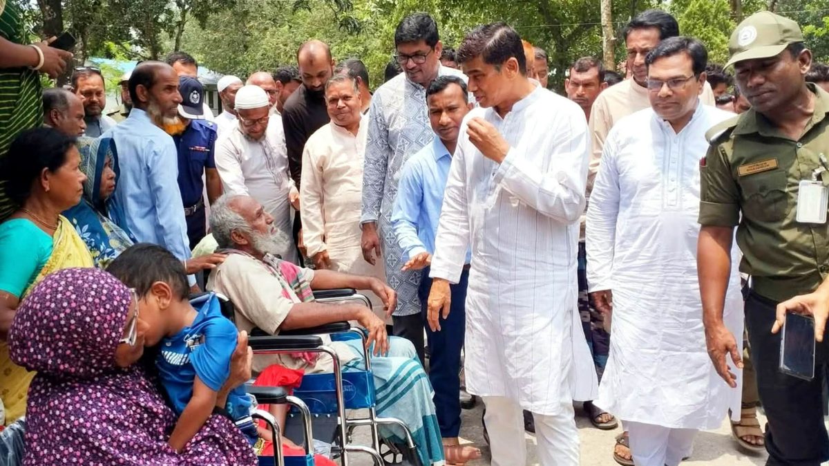 দেবীগঞ্জে কালবৈশাখী ঝড়ে ক্ষতিগ্রস্তদের মাঝে ঢেউটিন বিতরণ