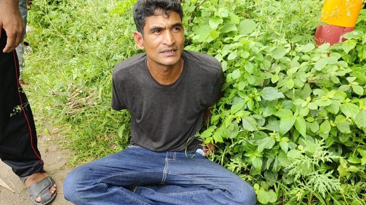 কুষ্টিয়ার ৬ হাজার পিস ইয়াবাসহ বাসের সুপারভাইজার আটক