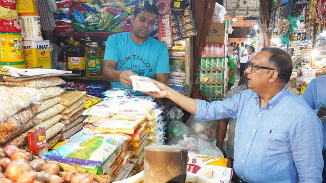 কমেছে আদা, রসুন ও পেঁয়াজের দাম, মূল্য তালিকা টানানোর নির্দেশ বস্ত্র ও পাট প্রতিমন্ত্রীর