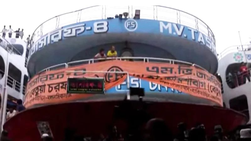 সদরঘাটে লঞ্চ দুর্ঘটনা: ম্যানেজার -কর্মচারীসহ আটক ৫, তদন্ত কমিটি গঠন