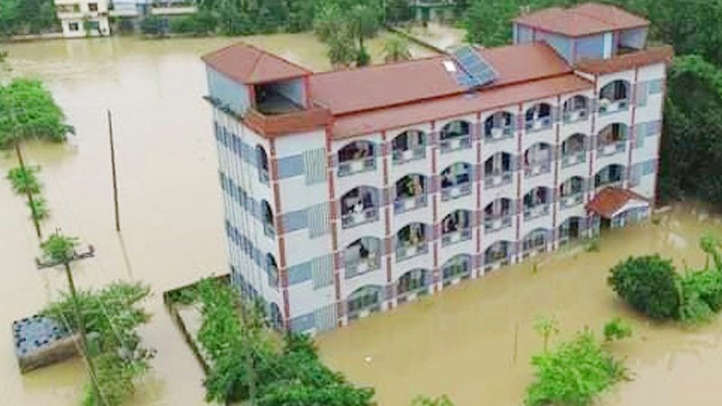গোমতীর প্রতিরক্ষা বাঁধ ভেঙে পানির নিচে বুড়িচং