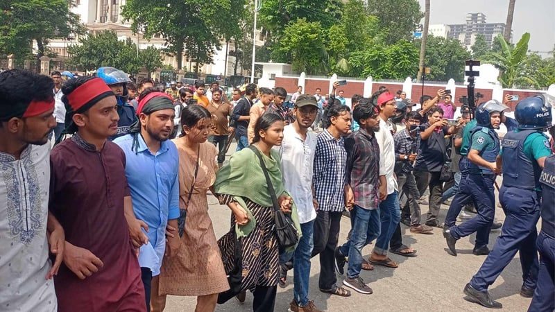 রাষ্ট্রপতির কাছে স্মারকলিপি জমা দিলেন শিক্ষার্থীরা