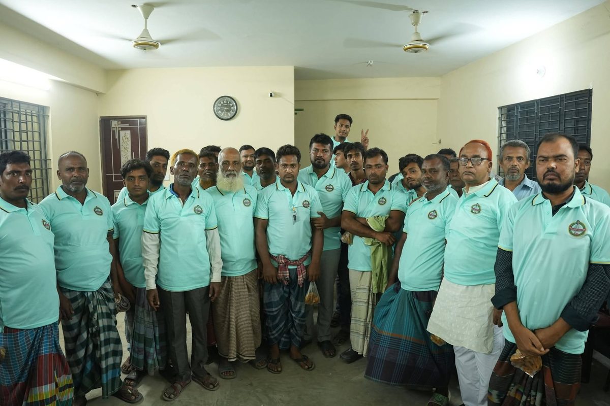 কুমারখালীতে ভ্যানচালকদের সঙ্গে মেয়র প্রার্থী সবুজের মতবিনিময়