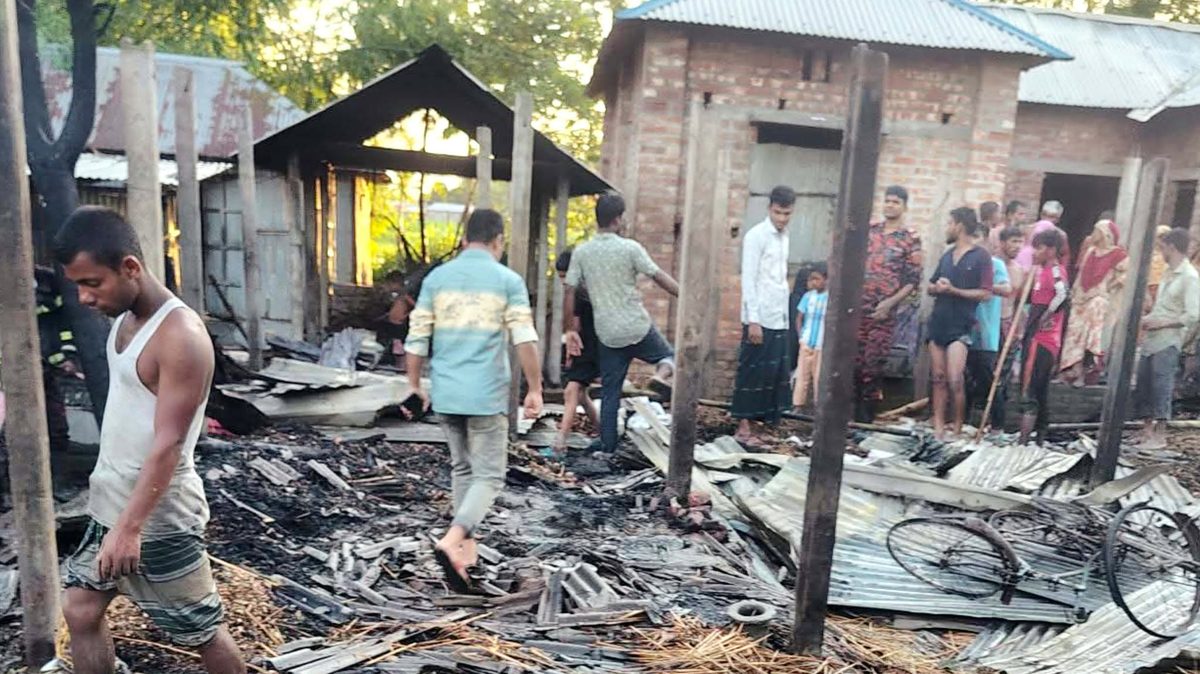 পঞ্চগড়ে অগ্নিকাণ্ডে নিঃস্ব ১৫ পরিবার