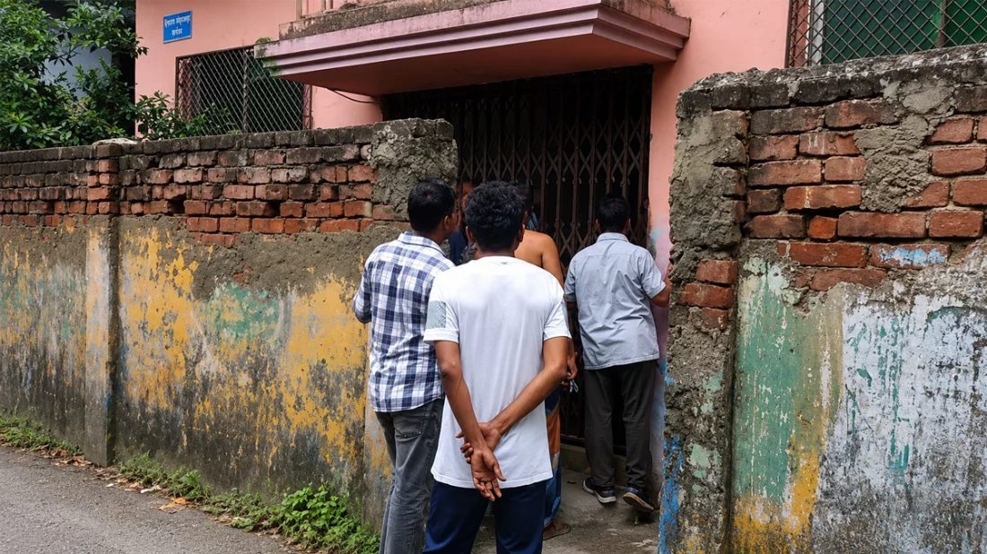 আত্মীয়ের বাসা থেকে স্বামী-স্ত্রী ও সন্তানের মরদেহ উদ্ধার