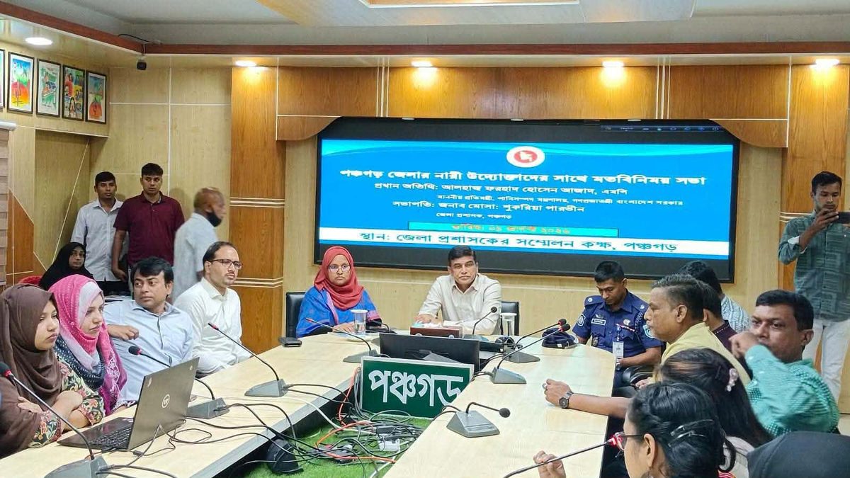 পঞ্চগড়ে নারী উদ্যোক্তাদের সঙ্গে পানিসম্পদ প্রতিমন্ত্রীর মতবিনিময়