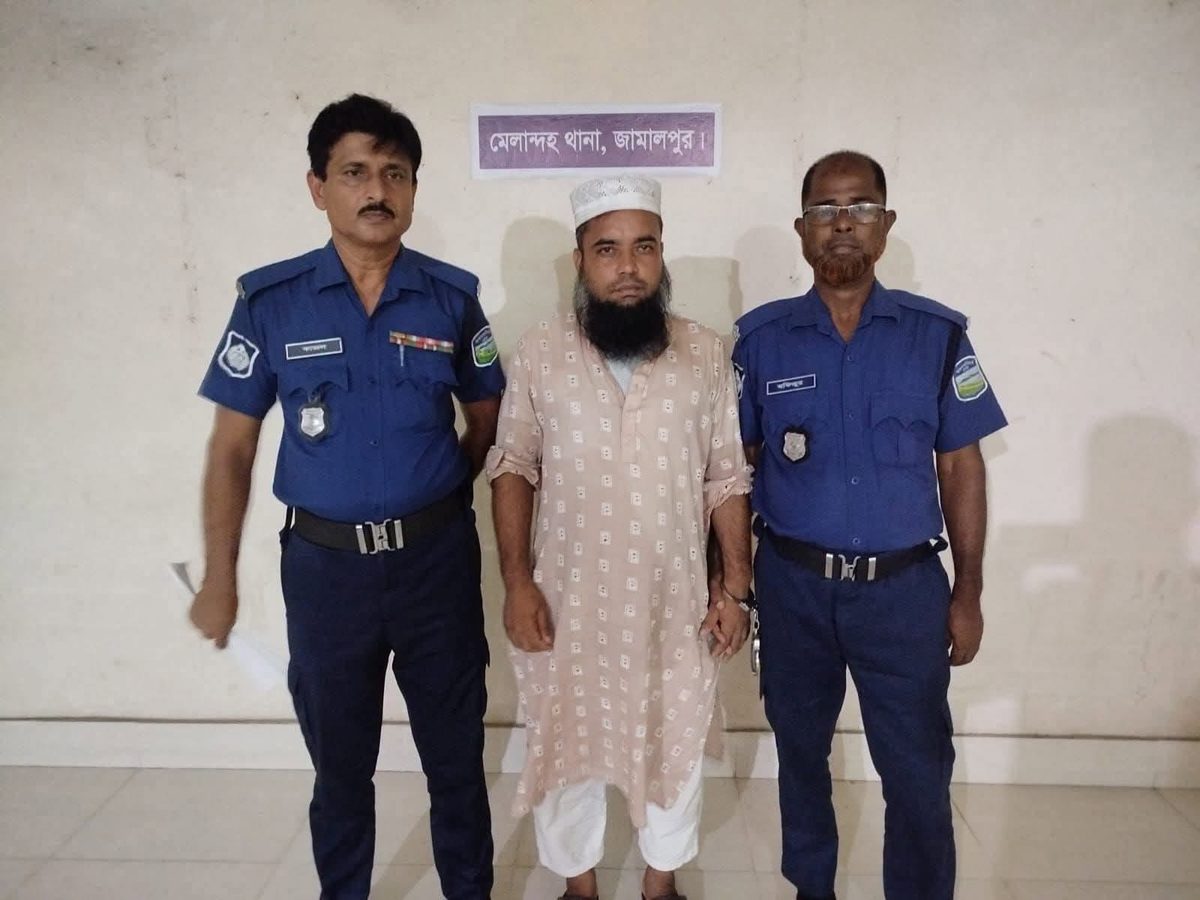 গৃহবধূর গোসলের ভিডিও ধারণ করে হয়রানি,ব্যবসায়ী আটক