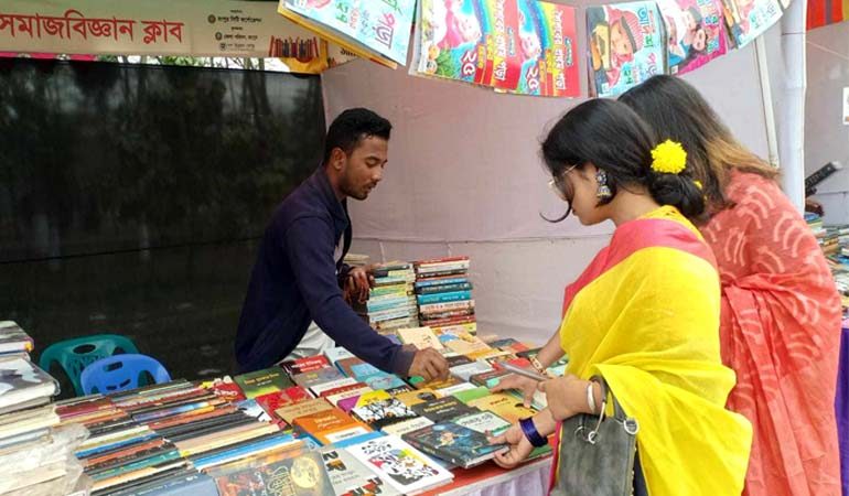 বেরোবিতে জমে উঠেছে ‘সেইলর গুনগুন-রণন’ বইমেলা