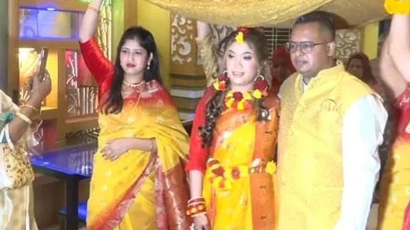 প্রেমের টানে বাংলাদেশে এলেন ইন্দোনেশীয় তরুণী