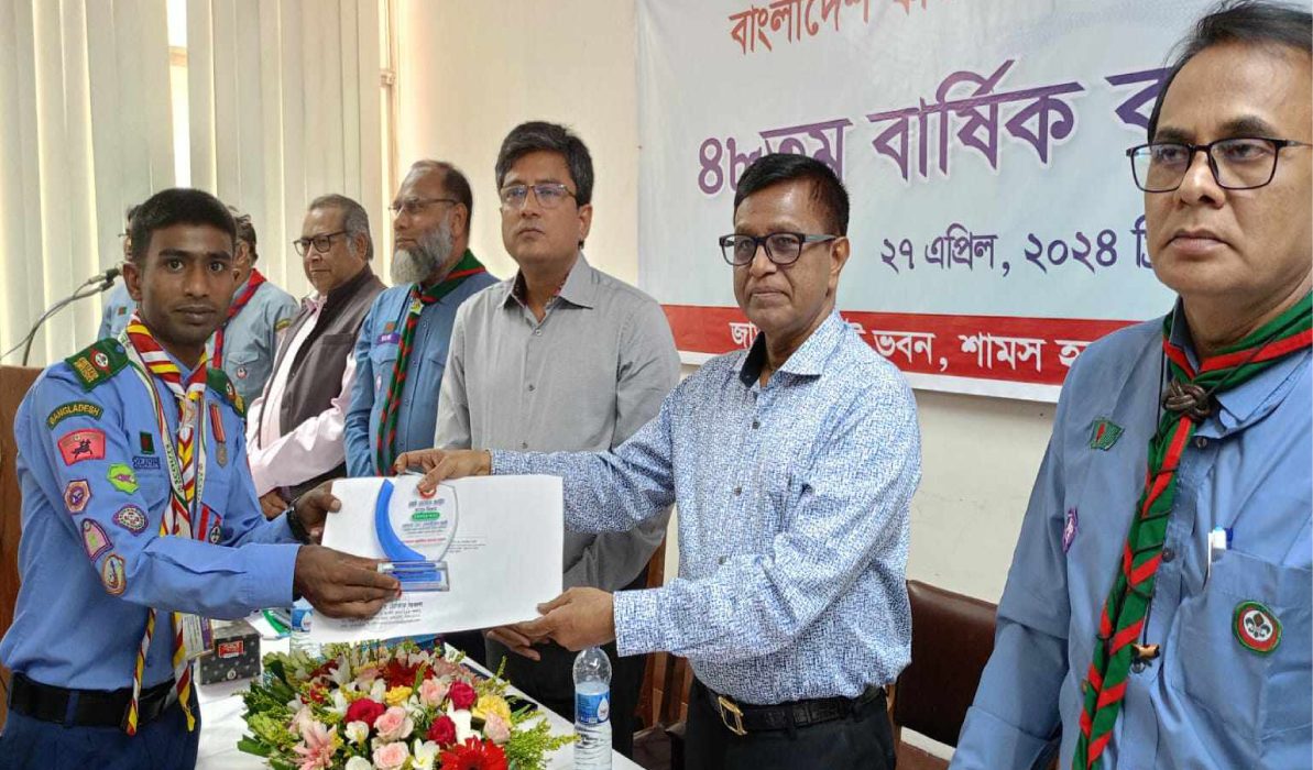 ইনোভেটিভ ও পারফরম্যান্সে অ্যাওয়ার্ড পেলেন রোভার সোলাইমান