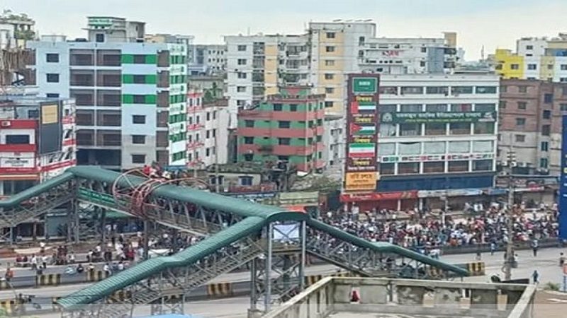 কাজলায় শিক্ষার্থী-দুর্বৃত্ত সংঘর্ষ, গুলিবিদ্ধ ৩