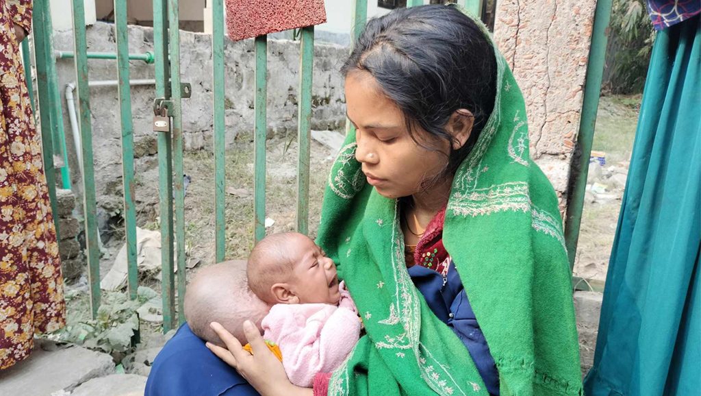 শিশু আরিয়ান কে বাঁচাতে দরিদ্র মা-বাবার আকুতি, প্রয়োজন সহায়তা