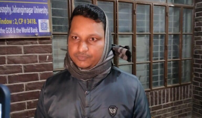 জাবিতে আটক কেন্দ্রীয় ছাত্রলীগ নেতা, ছাত্রদল নেতার ছায়াতলে এসেছিল বলে অভিযোগ শিক্ষার্থীদের
